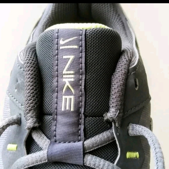 Nike LEGEND ESSENTIAL 2 Mens Black White Silver Size 8.5 - Picture 6 of 7